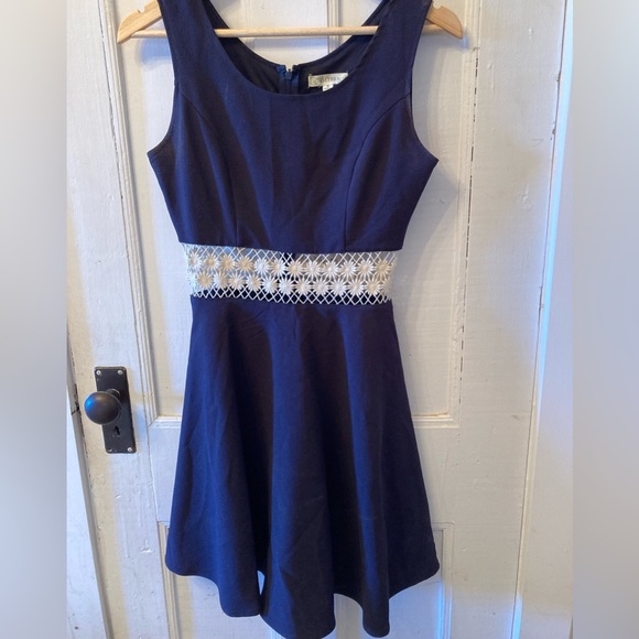 Alythea dress, size small, navy with cream. - Picture 3 of 5